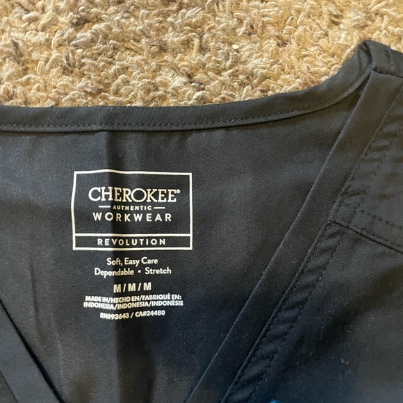 Scrub tops - Picture 3 of 5